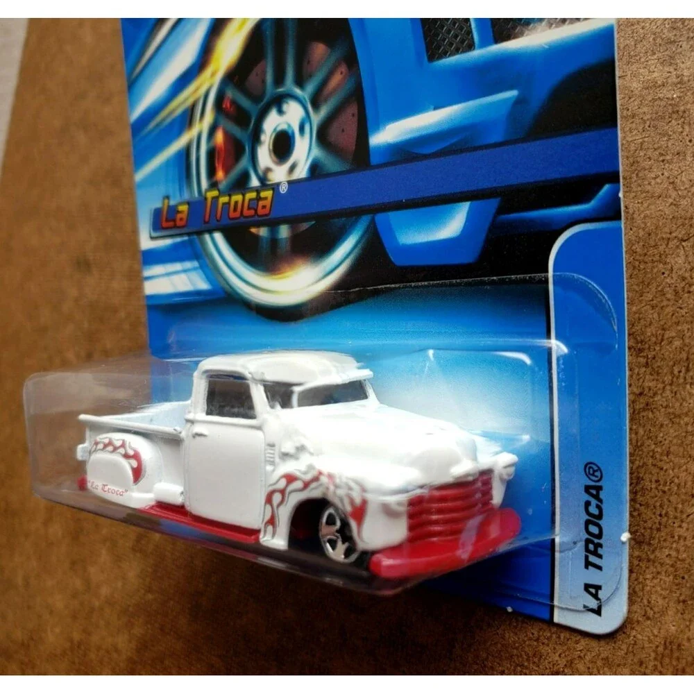 VTG 2005 Hot Wheels LA TROCA White #169 MAINLINE Lowrider Truck 1:64 #H9077 5SP